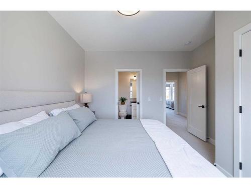 24 Royal Elm Green Nw, Calgary, AB - Indoor Photo Showing Bedroom