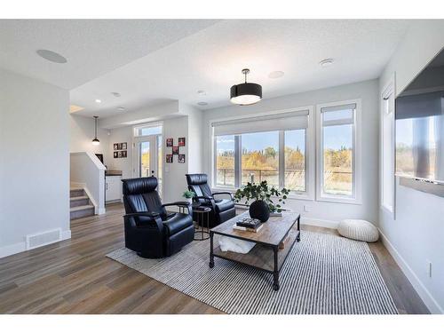 24 Royal Elm Green Nw, Calgary, AB - Indoor Photo Showing Living Room