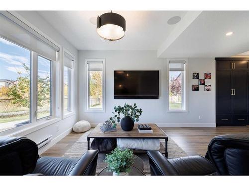 24 Royal Elm Green Nw, Calgary, AB - Indoor Photo Showing Living Room