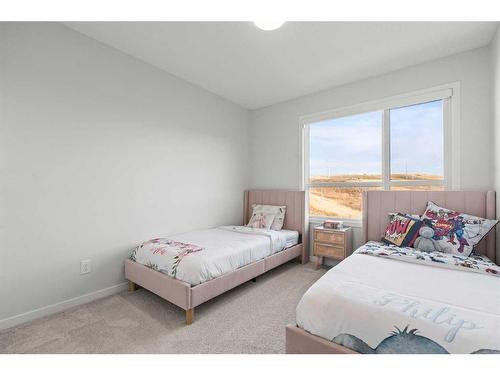 124-42 Cranbrook Gardens Se, Calgary, AB - Indoor Photo Showing Bedroom