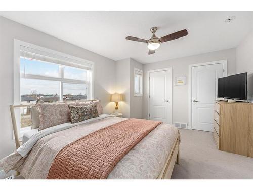 422 Strathcona Circle, Strathmore, AB - Indoor Photo Showing Bedroom