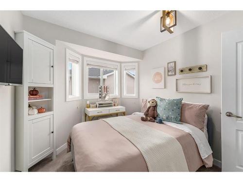 422 Strathcona Circle, Strathmore, AB - Indoor Photo Showing Bedroom