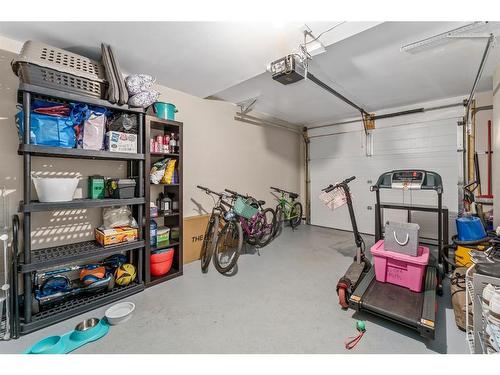 422 Strathcona Circle, Strathmore, AB - Indoor Photo Showing Garage