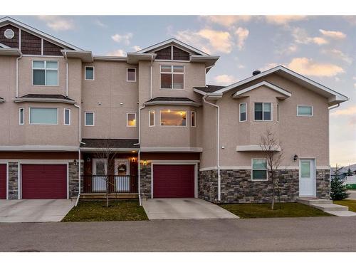 422 Strathcona Circle, Strathmore, AB - Outdoor With Facade