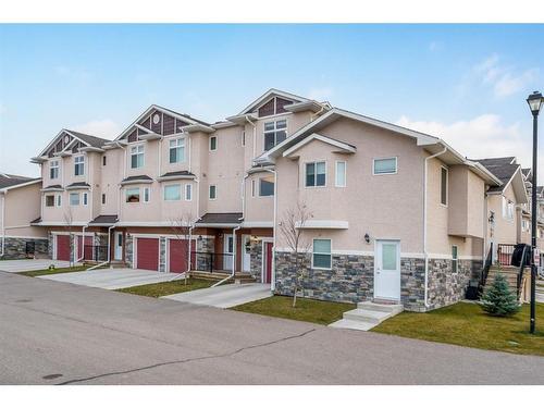 422 Strathcona Circle, Strathmore, AB - Outdoor With Facade