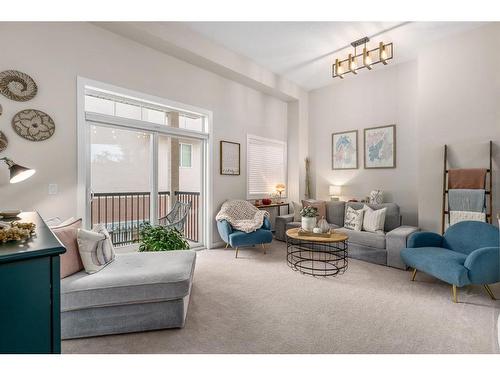 422 Strathcona Circle, Strathmore, AB - Indoor Photo Showing Living Room