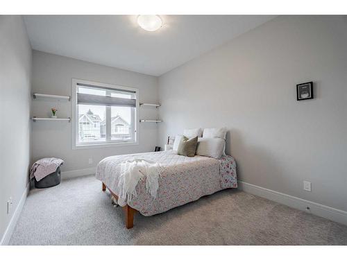 4202 19 Street Sw, Calgary, AB - Indoor Photo Showing Bedroom