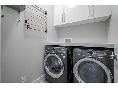 4202 19 Street Sw, Calgary, AB - Indoor Photo Showing Laundry Room