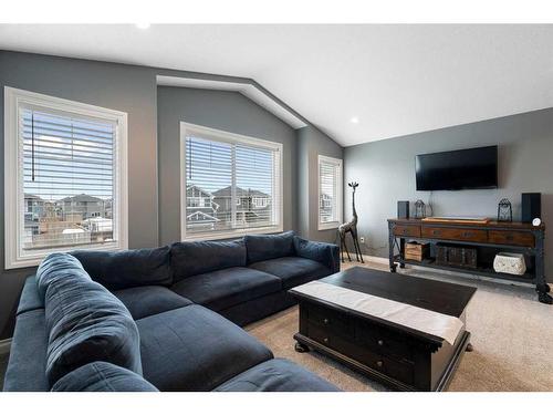 1457 Aldrich Place, Carstairs, AB - Indoor Photo Showing Living Room