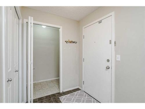 3406-60 Panatella Street Nw, Calgary, AB - Indoor Photo Showing Other Room