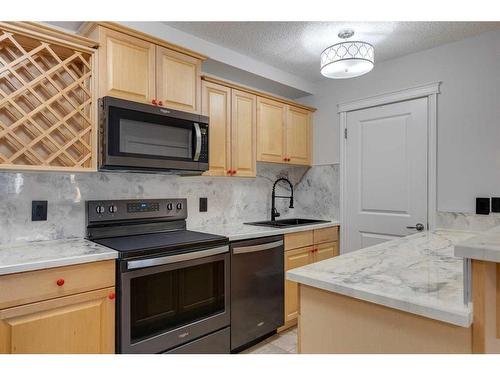 401-1331 15 Avenue Sw, Calgary, AB - Indoor Photo Showing Kitchen