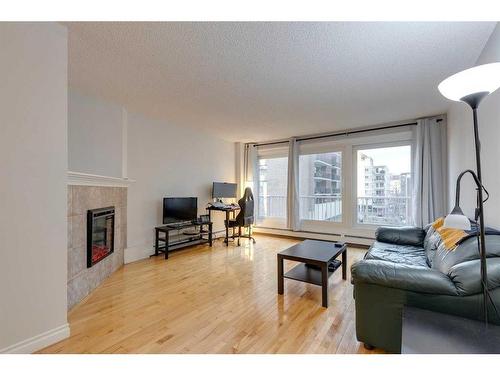 401-1331 15 Avenue Sw, Calgary, AB - Indoor Photo Showing Living Room With Fireplace