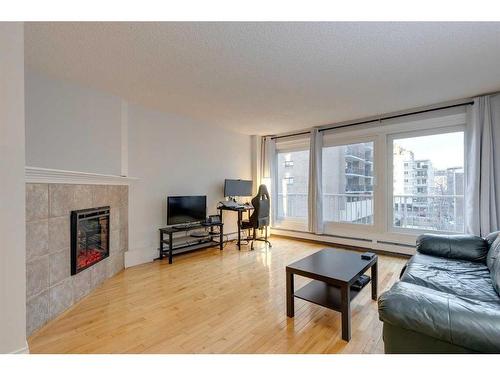 401-1331 15 Avenue Sw, Calgary, AB - Indoor Photo Showing Living Room With Fireplace