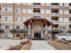 236-10 Discovery Ridge Close SW Calgary, AB T3H 5X3