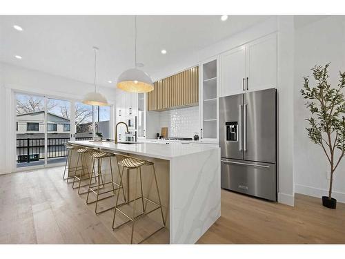 2210 33 Street Sw, Calgary, AB - Indoor Photo Showing Kitchen With Upgraded Kitchen