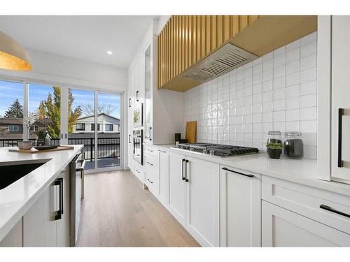 2210 33 Street Sw, Calgary, AB - Indoor Photo Showing Kitchen