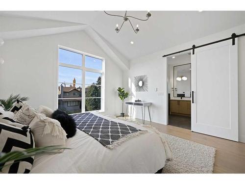 2210 33 Street Sw, Calgary, AB - Indoor Photo Showing Bedroom