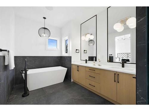 2210 33 Street Sw, Calgary, AB - Indoor Photo Showing Bathroom