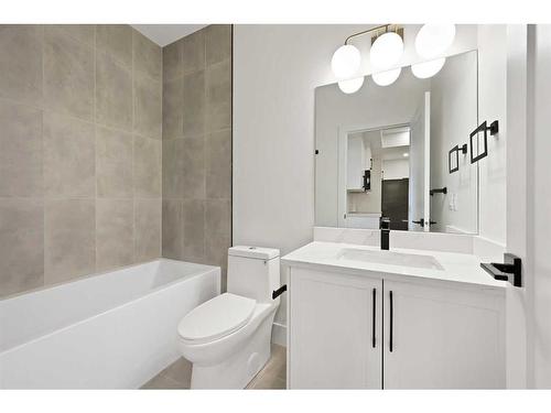 2210 33 Street Sw, Calgary, AB - Indoor Photo Showing Bathroom