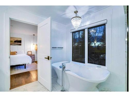 1451 Varsity Estates Drive Nw, Calgary, AB - Indoor Photo Showing Bathroom