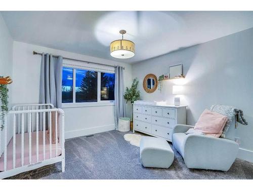 1451 Varsity Estates Drive Nw, Calgary, AB - Indoor Photo Showing Bedroom