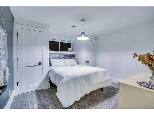 1451 Varsity Estates Drive Nw, Calgary, AB - Indoor Photo Showing Bedroom