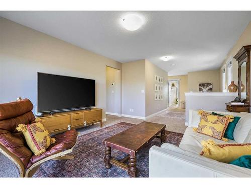 110 Ascot Crescent Sw, Calgary, AB - Indoor Photo Showing Living Room