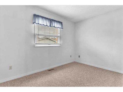 72 Doverglen Crescent Se, Calgary, AB - Indoor Photo Showing Other Room