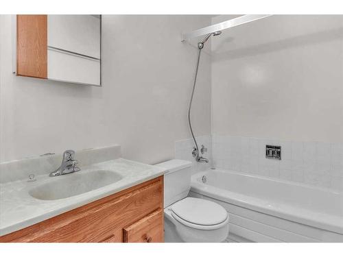 72 Doverglen Crescent Se, Calgary, AB - Indoor Photo Showing Bathroom