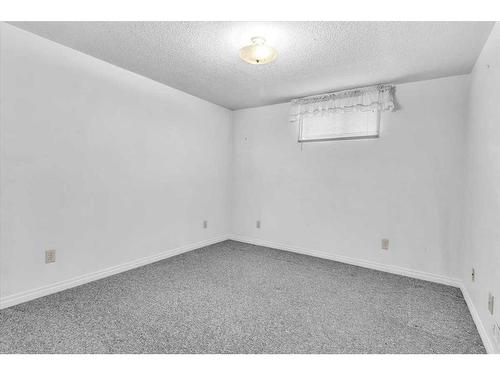 72 Doverglen Crescent Se, Calgary, AB - Indoor Photo Showing Other Room