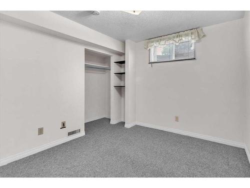 72 Doverglen Crescent Se, Calgary, AB - Indoor Photo Showing Other Room