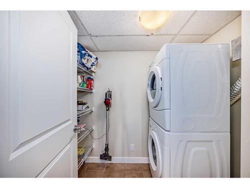 601-16 Varsity Estates Circle Nw, Calgary, AB - Indoor Photo Showing Laundry Room