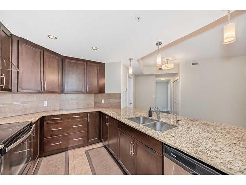 601-16 Varsity Estates Circle Nw, Calgary, AB - Indoor Photo Showing Kitchen With Double Sink With Upgraded Kitchen