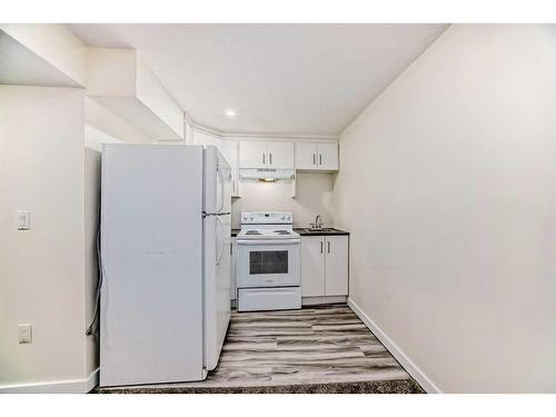 148 Castlegreen Close Ne, Calgary, AB - Indoor Photo Showing Kitchen