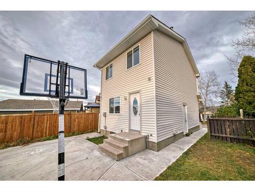 148 Castlegreen Close Ne, Calgary, AB - Outdoor