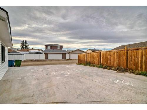 148 Castlegreen Close Ne, Calgary, AB - Outdoor