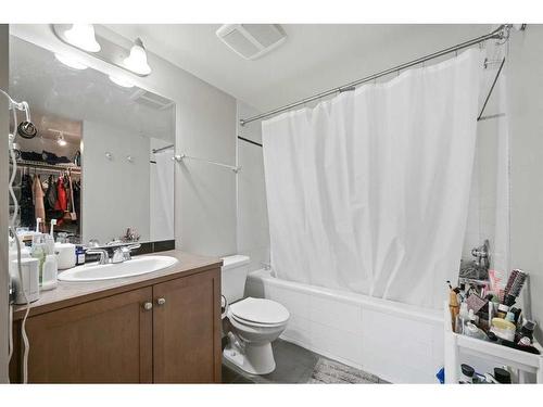 1607-910 5 Avenue Sw, Calgary, AB - Indoor Photo Showing Bathroom