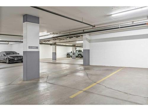 410-122 Mahogany Centre Se, Calgary, AB - Indoor Photo Showing Garage