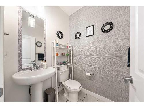 550 Bayview Way Sw, Airdrie, AB - Indoor Photo Showing Bathroom