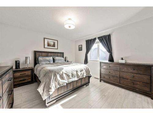 550 Bayview Way Sw, Airdrie, AB - Indoor Photo Showing Bedroom