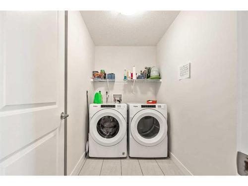 550 Bayview Way Sw, Airdrie, AB - Indoor Photo Showing Laundry Room