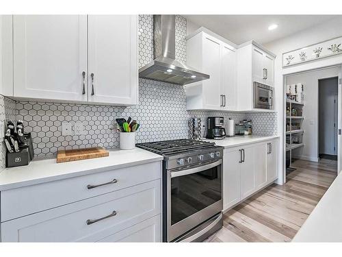 550 Bayview Way Sw, Airdrie, AB - Indoor Photo Showing Kitchen With Upgraded Kitchen