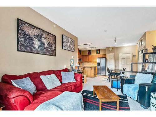 3401-92 Crystal Shores Road, Okotoks, AB - Indoor Photo Showing Living Room