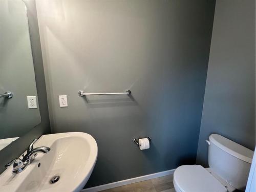 101 Riversong Boulevard, Cochrane, AB - Indoor Photo Showing Bathroom