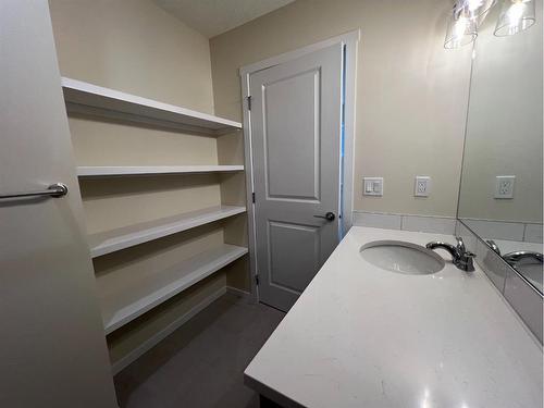 101 Riversong Boulevard, Cochrane, AB - Indoor Photo Showing Bathroom