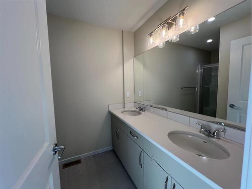 101 Riversong Boulevard, Cochrane, AB - Indoor Photo Showing Bathroom