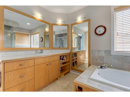 129 Mt Douglas Green Se, Calgary, AB - Indoor Photo Showing Bathroom