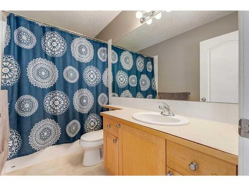 129 Mt Douglas Green Se, Calgary, AB - Indoor Photo Showing Bathroom