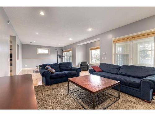 129 Mt Douglas Green Se, Calgary, AB - Indoor Photo Showing Living Room