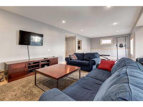 129 Mt Douglas Green Se, Calgary, AB - Indoor Photo Showing Living Room